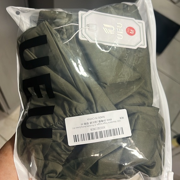 New UEU Army Green Yoga Pants.  Size M. - Picture 5 of 5